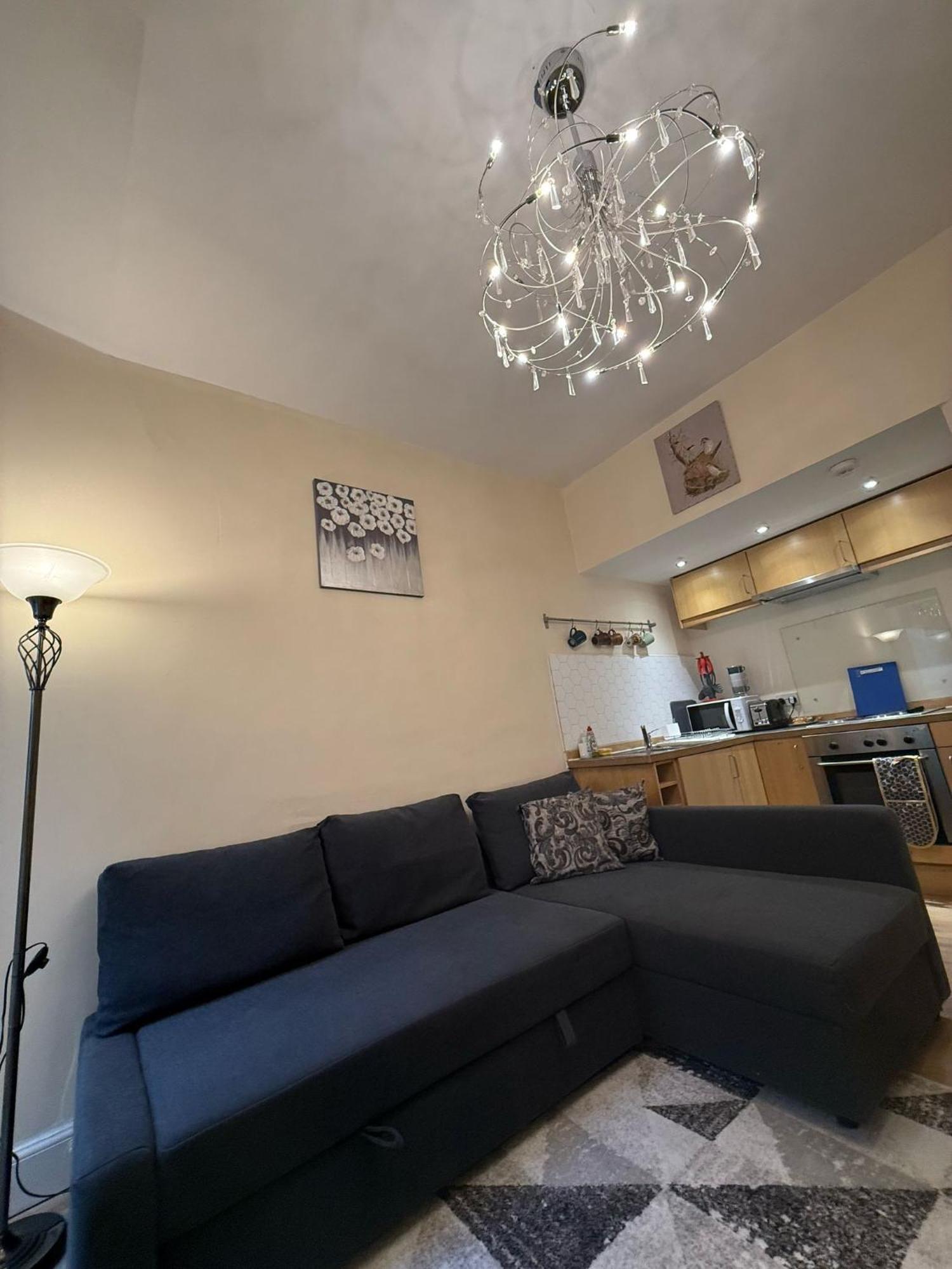 One Bedroom Flat In Old Town , Heart Of Flat Sleeps 6 Apartment *