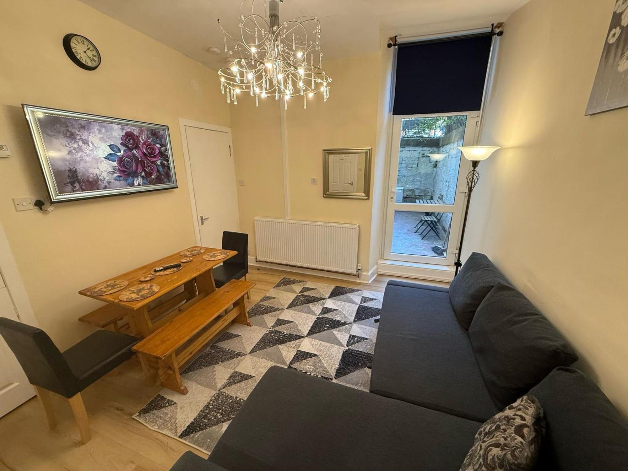 One Bedroom Flat In Old Town , Heart Of Flat Sleeps 6 *