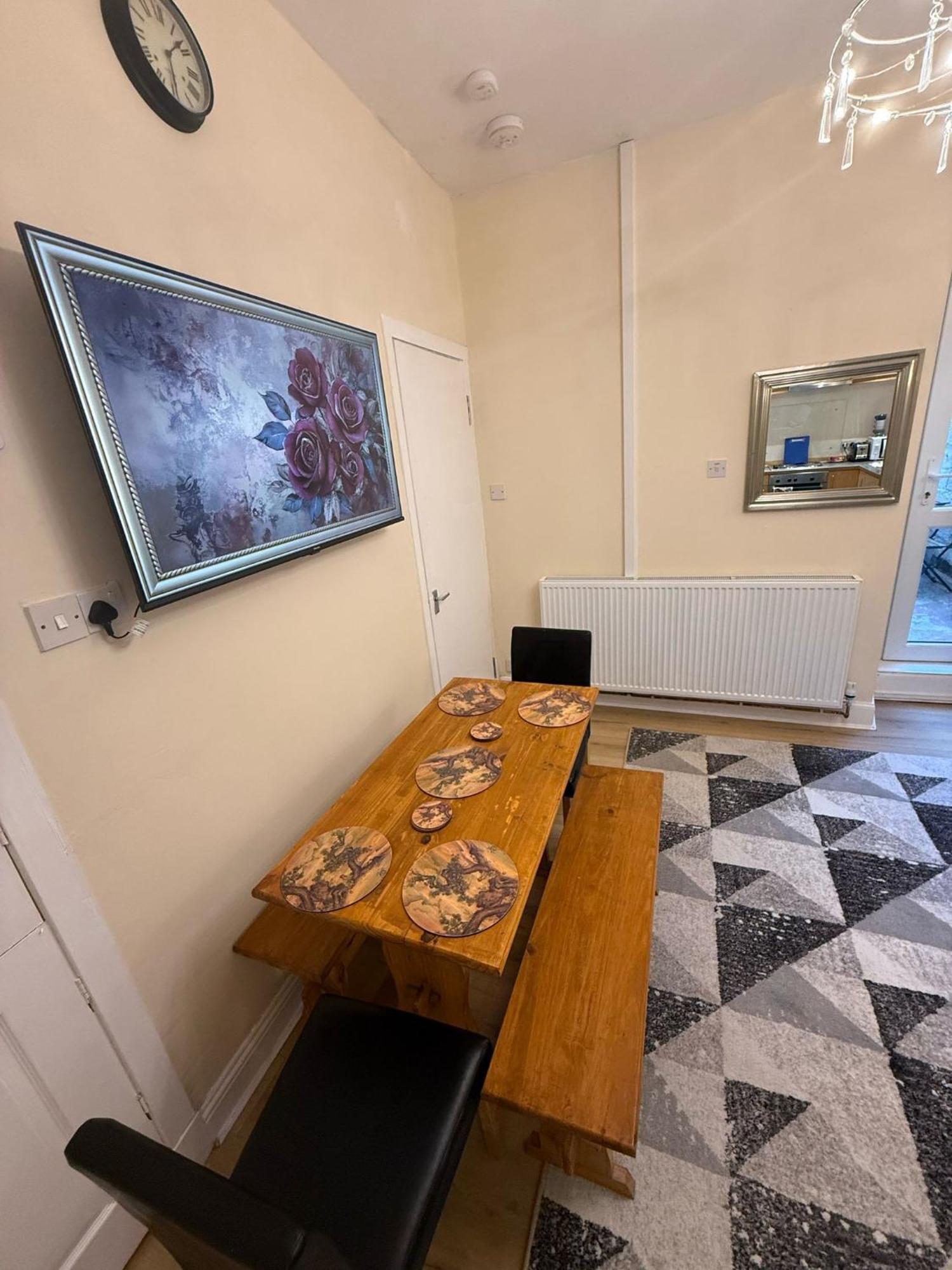 One Bedroom Flat In Old Town , Heart Of Flat Sleeps 6 Apartment