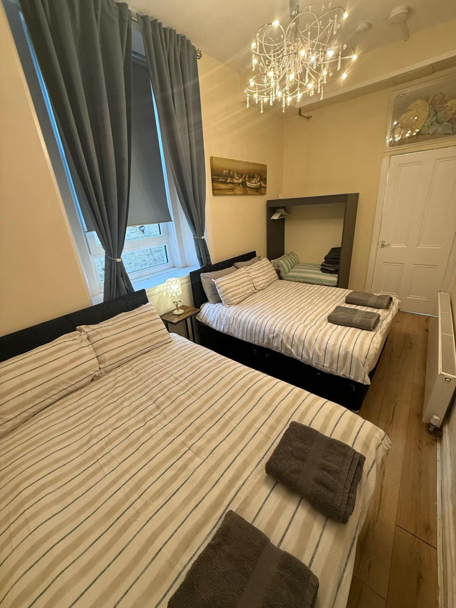 One Bedroom Flat In Old Town , Heart Of Flat Sleeps 6 Apartment *