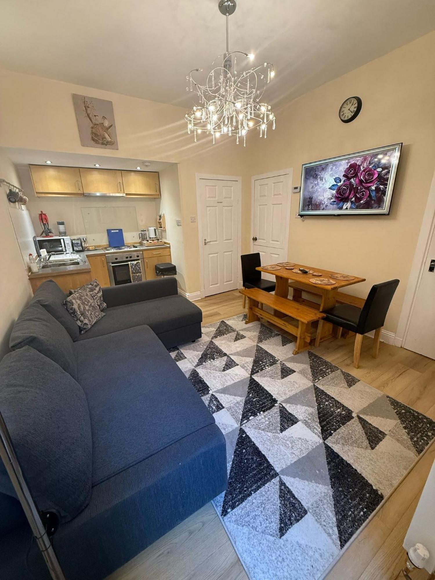 Apartment One Bedroom Flat In Old Town , Heart Of Flat Sleeps 6 *