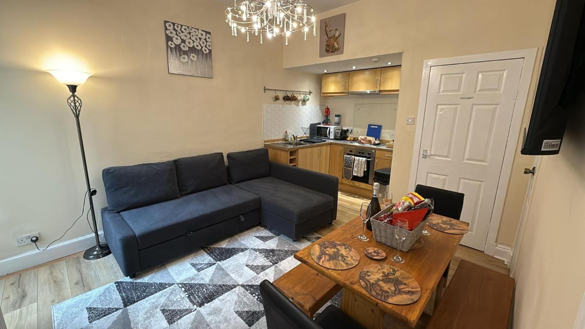 One Bedroom Flat In Old Town , Heart Of Flat Sleeps 6 *