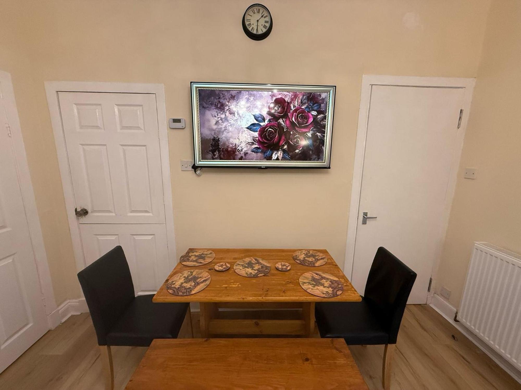 One Bedroom Flat In Old Town , Heart Of Flat Sleeps 6 Edinburgh
