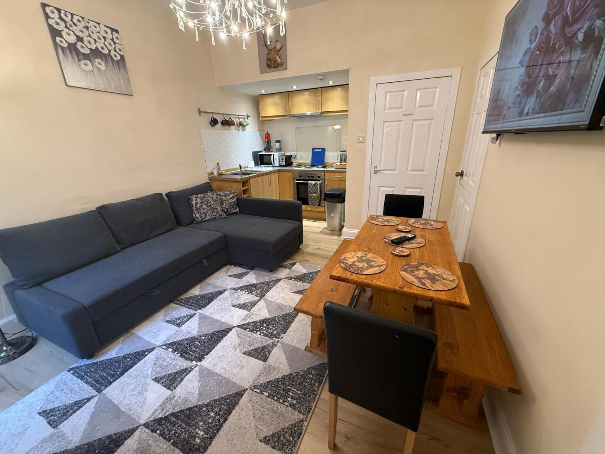 One Bedroom Flat In Old Town , Heart Of Flat Sleeps 6 *