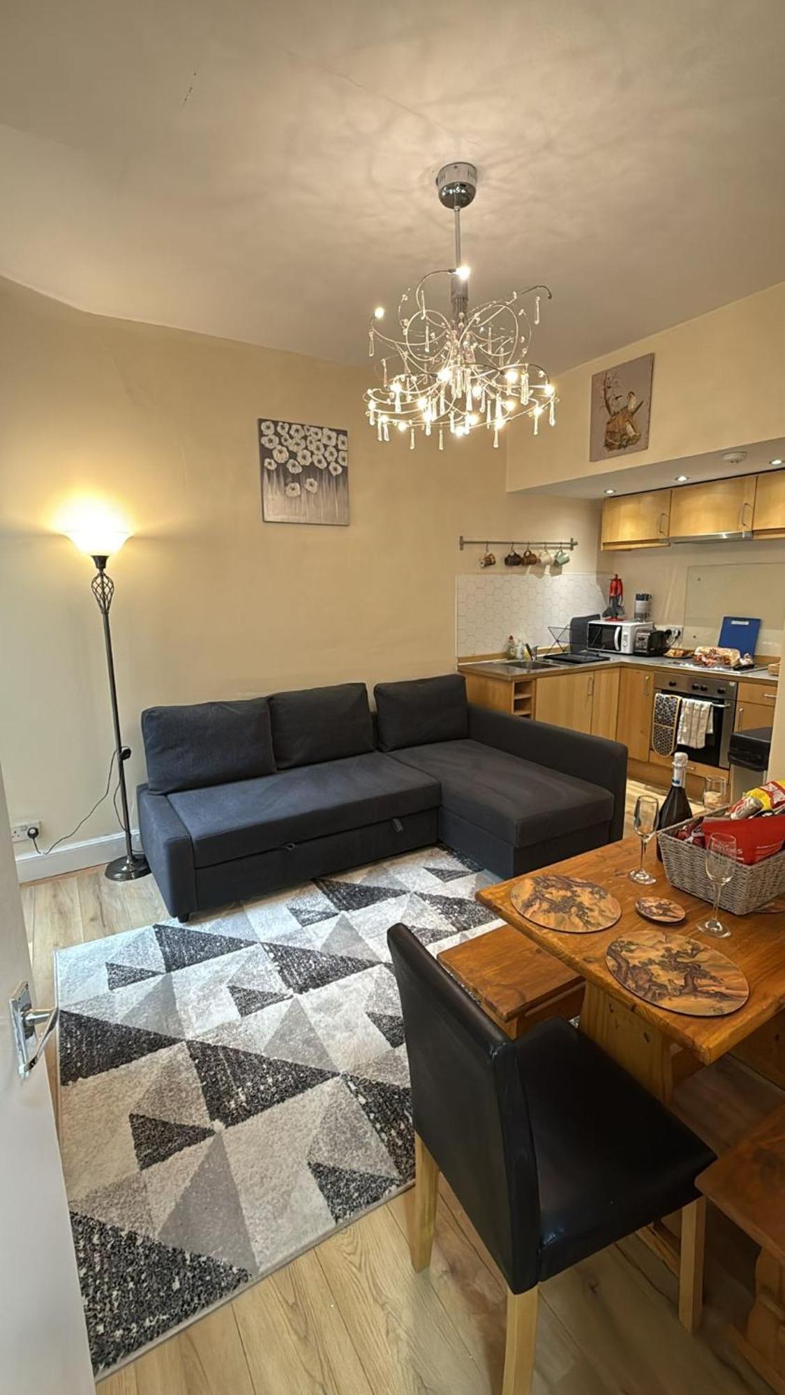 One Bedroom Flat In Old Town , Heart Of Flat Sleeps 6 Apartment *